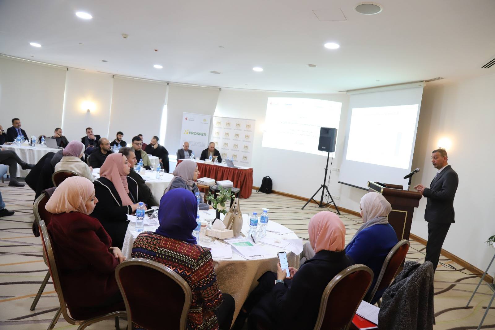 الشركة الفلسطينية لنقل الكهرباء تشارك في ورشة عمل حول واقع الطاقة المتجددة ومستجدات نظام صافي الفوترة