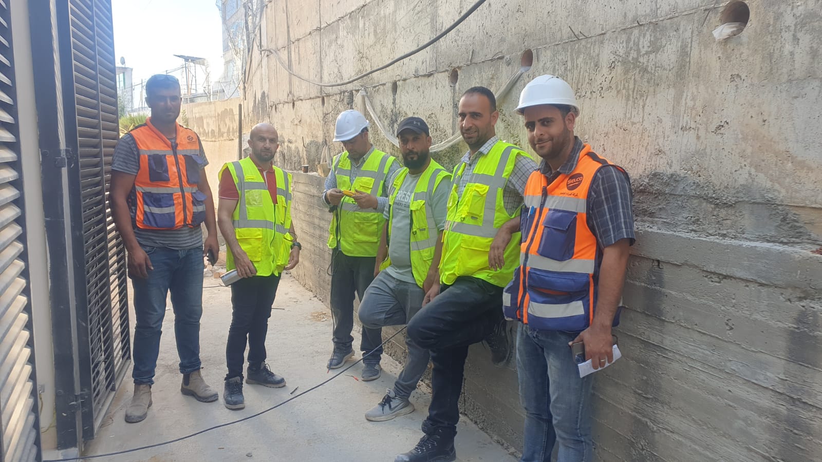 الفلسطينية لنقل الكهرباء تشغّل نقطتي ربط جمرورة ومصنع الحدّاد بالخليل
