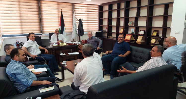 "الفلسطينية لنقل الكهرباء" تناقش أزمة الكهرباء مع بلدية ترقوميا.. والربط على محطّة بيت أولا قريبًا