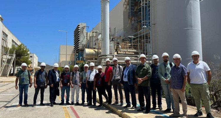طاقم من قطاع الطاقة الفلسطيني يزور مؤسسات الطاقة في اليونان