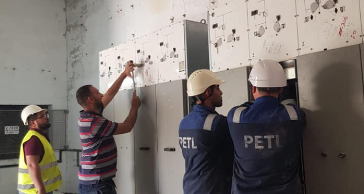 الشركة الفلسطينية لنقل الكهرباء تجري أعمال فحص وصيانة في طوباس